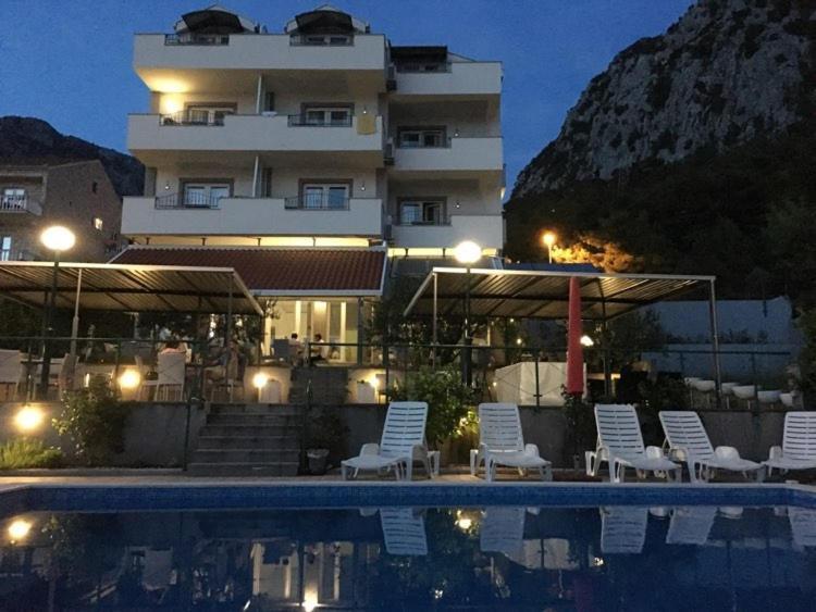 Hotel Lukas Gradac  Exterior photo