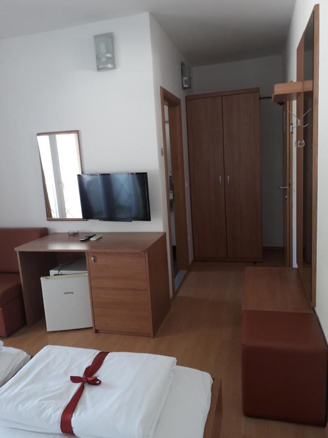 Hotel Lukas Gradac  Exterior photo