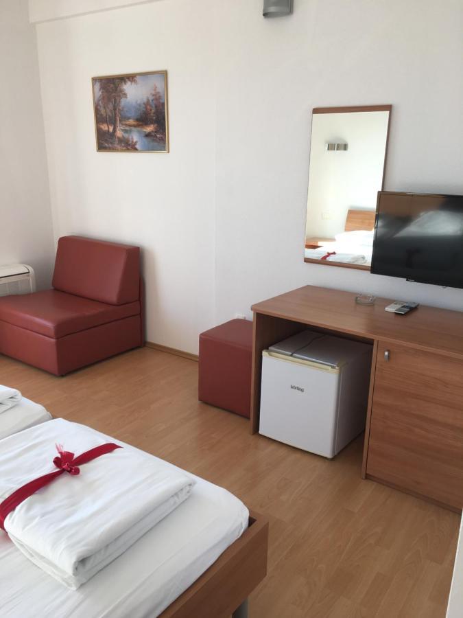 Hotel Lukas Gradac  Exterior photo